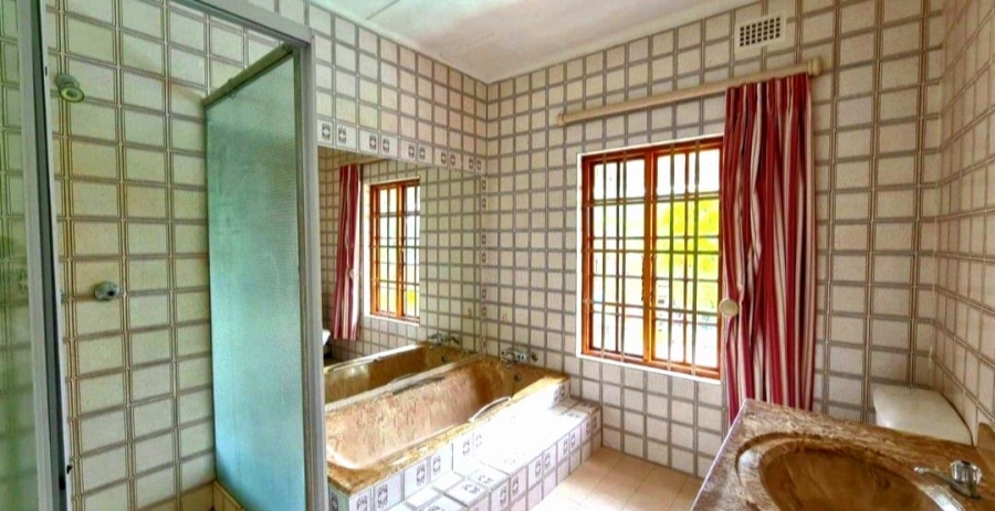 4 Bedroom Property for Sale in Nahoon Valley Park Eastern Cape